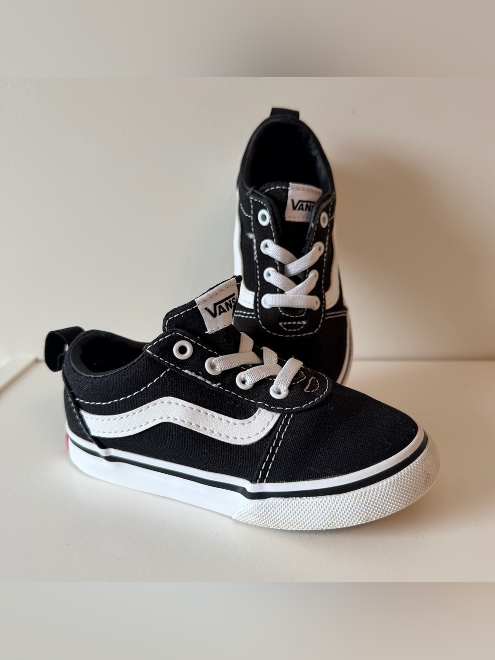 Vans Kids Black & White Low-Top Skate Sneakers Size 8C